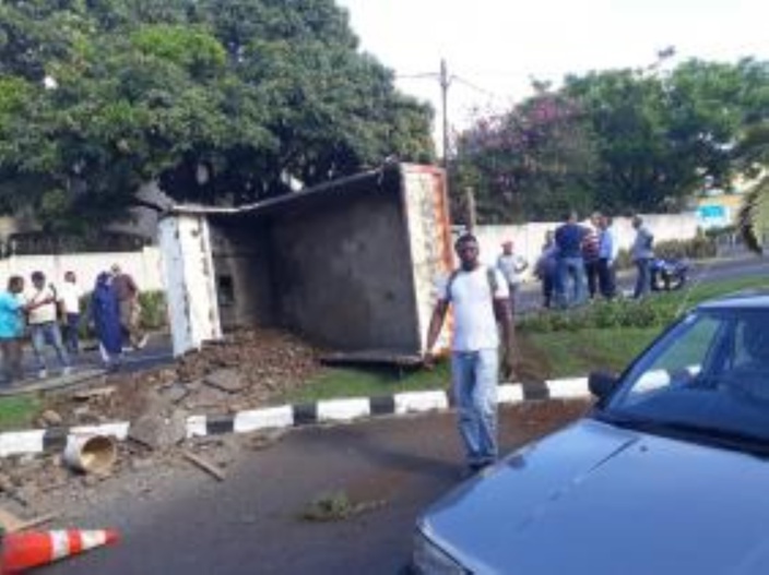 Collision entre un camion et une voiture à Roches Brunes : Quatre blessés