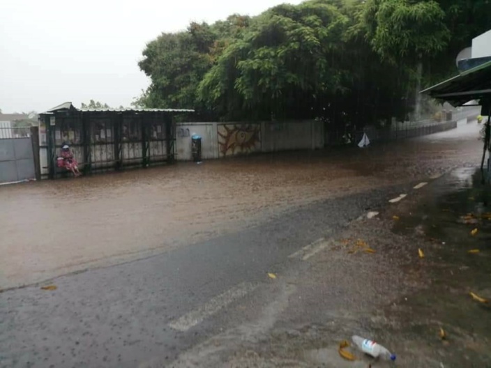 Pluies torentielles : plusieurs routes déjà impraticables à travers l’île