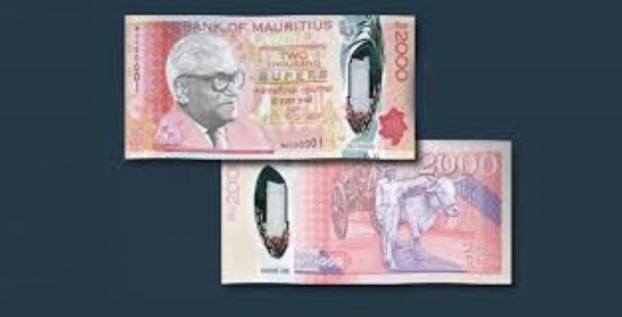 Les nouveaux billets de Rs 2000 en circulation