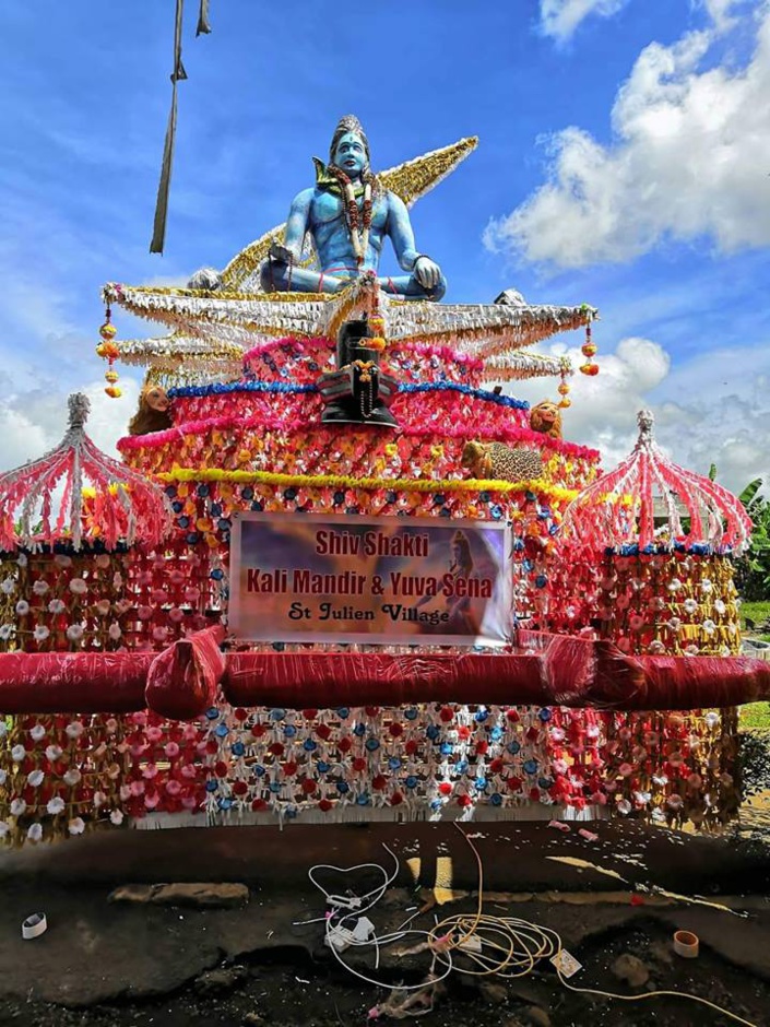 [Diaporama] Maha Shivaratri : Les Kanwars en marche vers Grand-Bassin