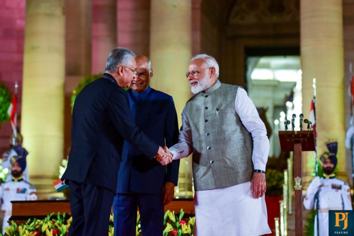 Le Premier ministre Pravind Jugnauth félicite son homologue Narendra Modi après la prestation de serment