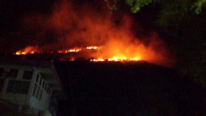 Port-Louis : Incendie en cours sur la Montagne des Signaux