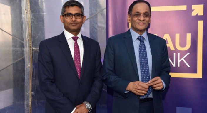 L’ex-ministre des Finances Vishnu Lutchmeenaraidoo en compagnie de l'ex CEO Sridhar Nagarajan lors de l’inauguration officielle de la MauBank.