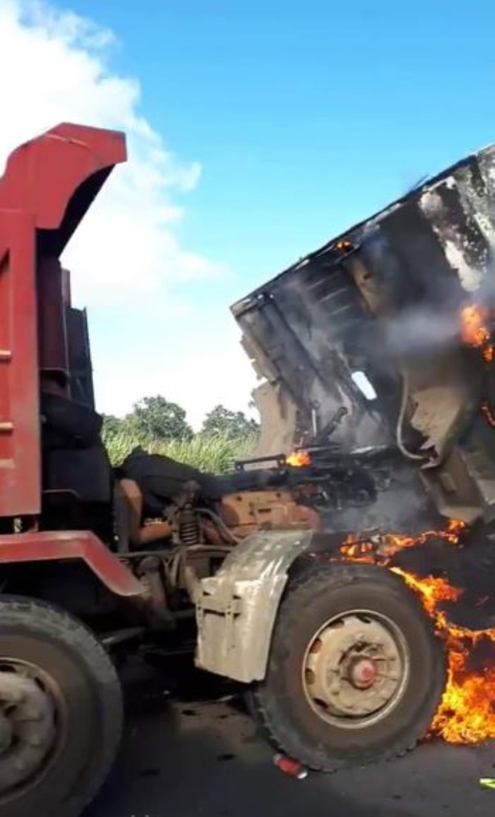 ▶️ Un camion prend feu sur l'autoroute M3 à Verdun