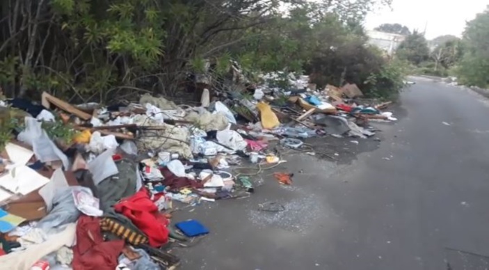 ▶️ Ebene : Dumping sauvage sur une route à peine inaugurée