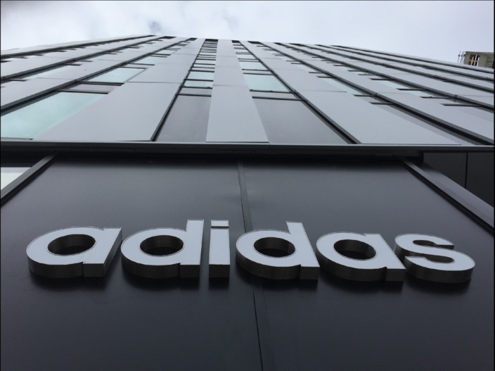 Contrefaçon : 1 380 paires de faux Adidas seront détruites