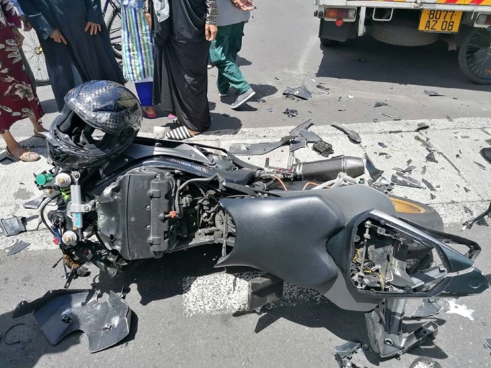 Phoenix : Une collision entre une camionnette et une motocyclette fait un blessé