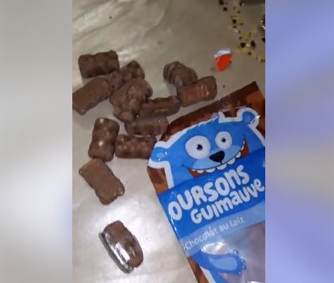 📷 Plaisance : Un Mauricien arrêté avec Rs 90 000 de haschich dissimulés dans du chocolat