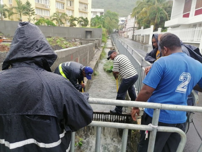 A Port-Louis, les rues envahies par la montée de l'eau