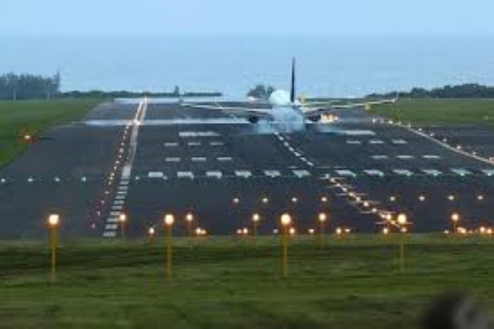 Alerte cylonique : Menace de fermeture de l'aéroport de Plaisance, plusieurs vols reprogrammés