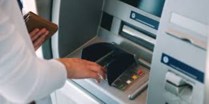 Couvre-feu : Les banques ouvrent leurs portes 3 heures par jour