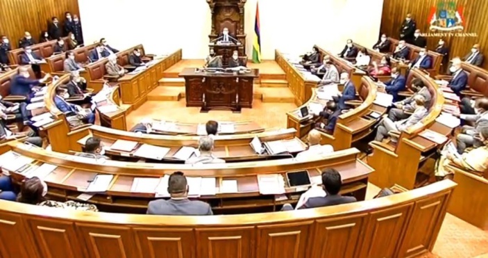 Parlement : Suspension de séance après trois minutes