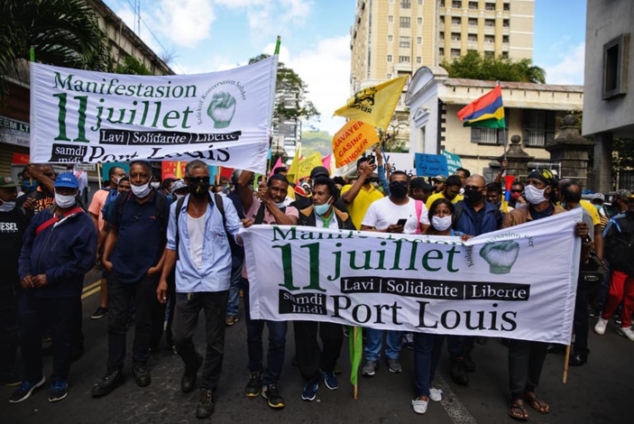 Des milliers de manifestants à Port-Louis, mais la MBC ne voit...rien 