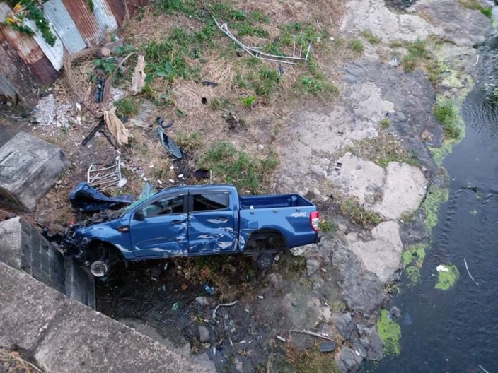 Sainte-Croix : Un voiture se retrouve au fond d'un ravin après une sortie de route