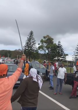 Rallye escorté par la police: Shiva Coothen soutient que les policiers n’ont pas vu les sabres