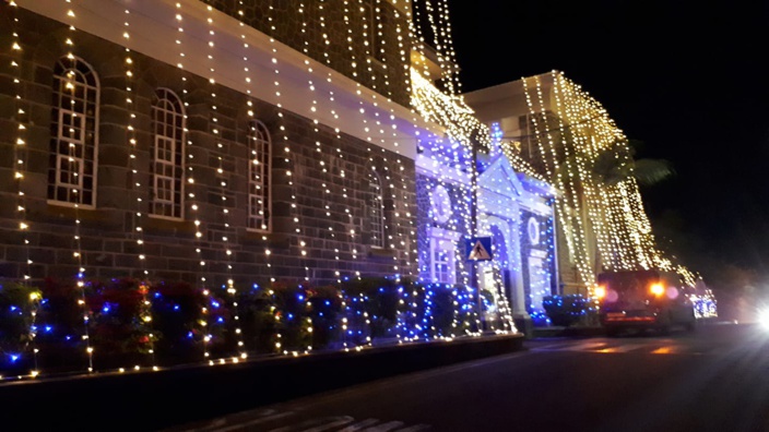 Le Collège du Saint Esprit  illuminé à l'occasion de Deepavali