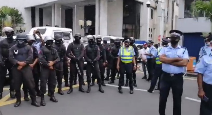 [Vidéo] Etat policier à l'île Maurice : Port-Louis barricadée pour la comparution de Yogida Sawmynaden