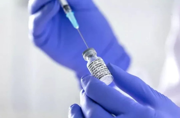 Une partie des 240 000 doses du vaccin Pfizer-BioNTech attendue en février