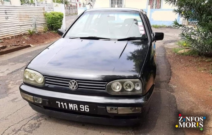 À qui appartient la voiture Volkswagen Golf immatriculée 711 MR 96 qui aurait tué un piéton en 1996 à Curepipe ?