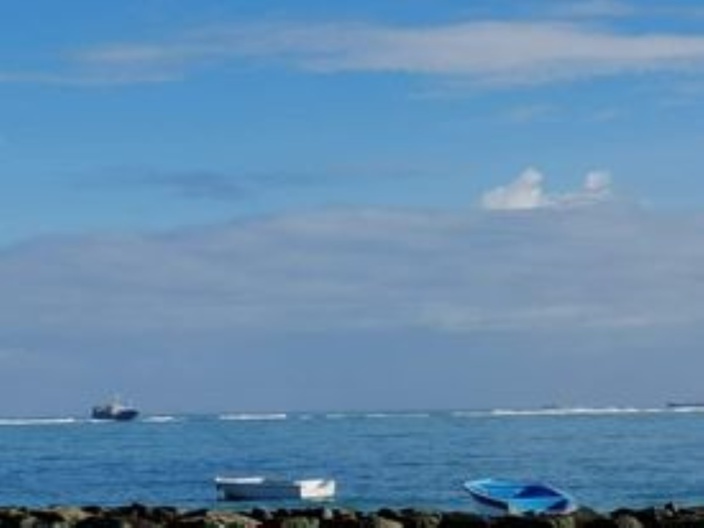 Naufrage d'un navire chinois à Pointes-aux-Sables : la priorité au pompage de l’huile à bord et au renflouage du bateau