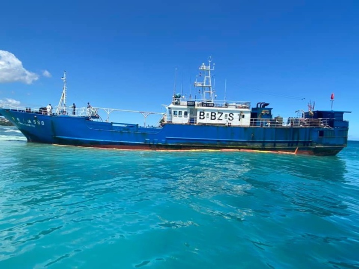 Navire échoué à Pointes-aux-Sables : L’exercice de pompage des 130 tonnes de fioul se poursuit