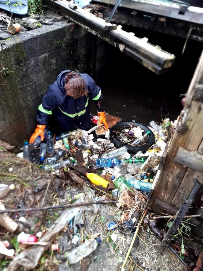 Les rivières transformés en cimetière à immondices à l'île Maurice