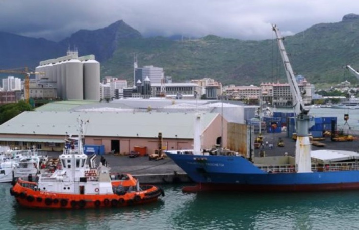 Le port :  une enquête suite à une « Operational Oil Spill »