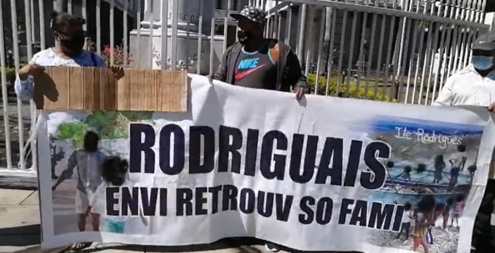 Bloqués à Maurice depuis mars, les Rodriguais manifestent devant le Parlement