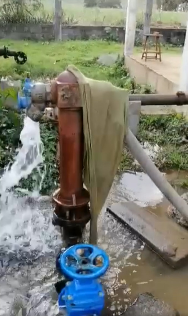 [Vidéo] A Ferney, gaspillage d'eau potable depuis quatre mois avec une pompe cassée de la CWA 