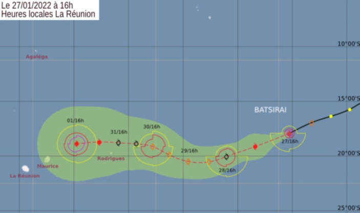 Batsirai est déjà devenu cyclone et connaît une progression fulgurante !