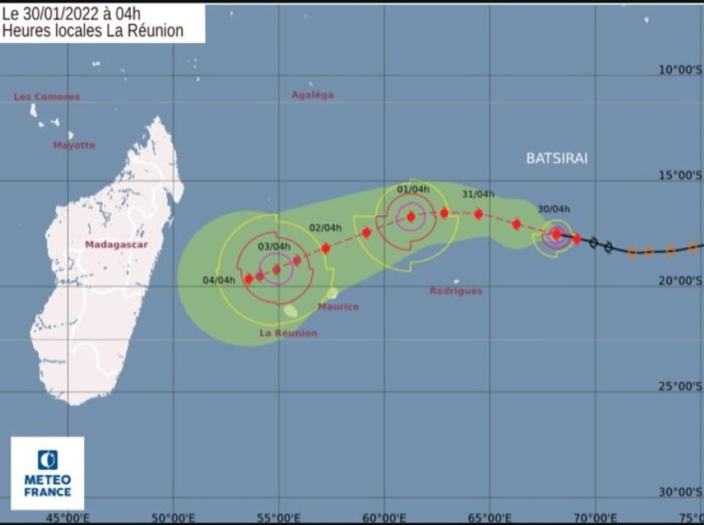 ​Batsirai s'est renforcé au stade de cyclone tropical et se trouve à 1200 km de Maurice