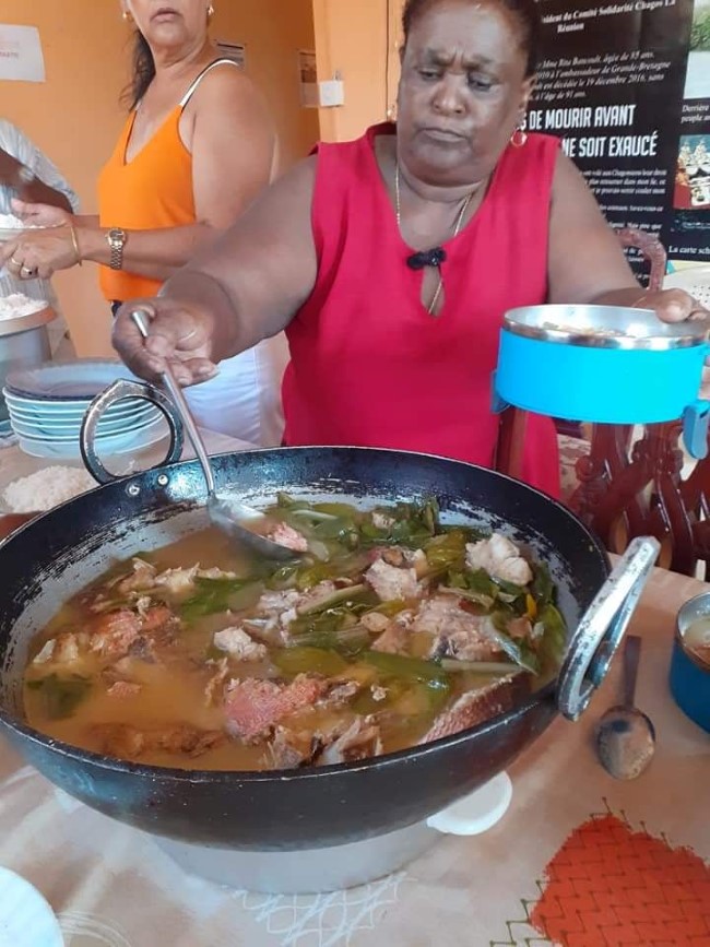 Menu du jour : Bouillon de poissons pêchés à Peros Banos (Chagos)