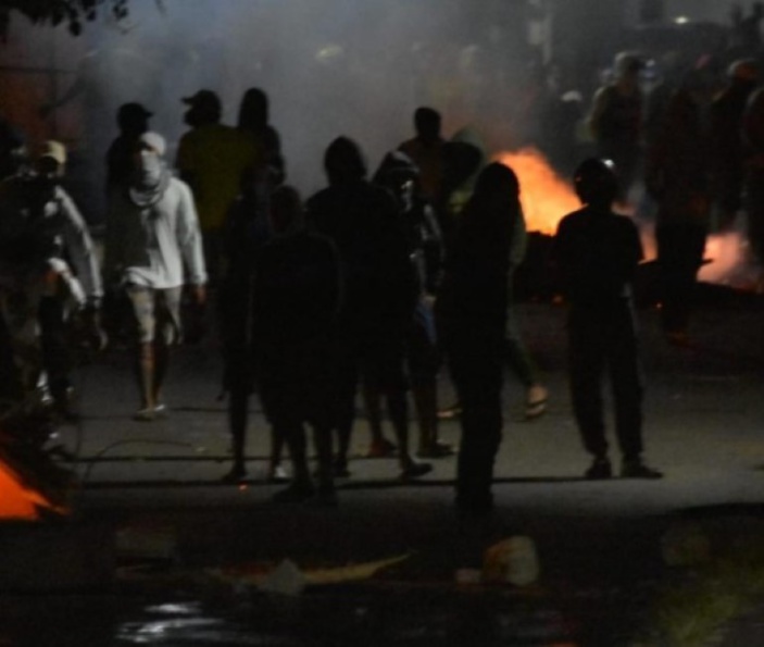 Nuit de violence urbaine à Camp-Levieux : Bras de fer entre les habitants et la police