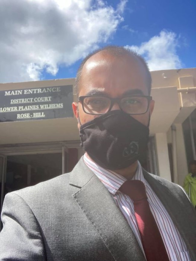 L'avocat Akil Bissessur peut à nouveau utiliser les réseaux sociaux