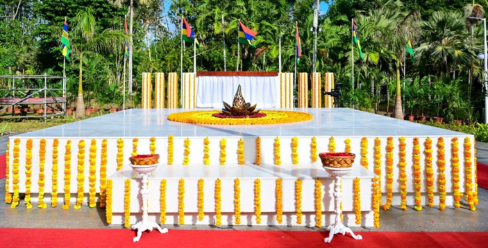 Au jardin de Pamplemousses trône désormais un imposant Samadhi à la mémoire de SAJ 