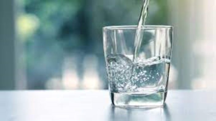 L’eau Vital impropre à la consommation, certaines grandes surfaces stoppent leur vente