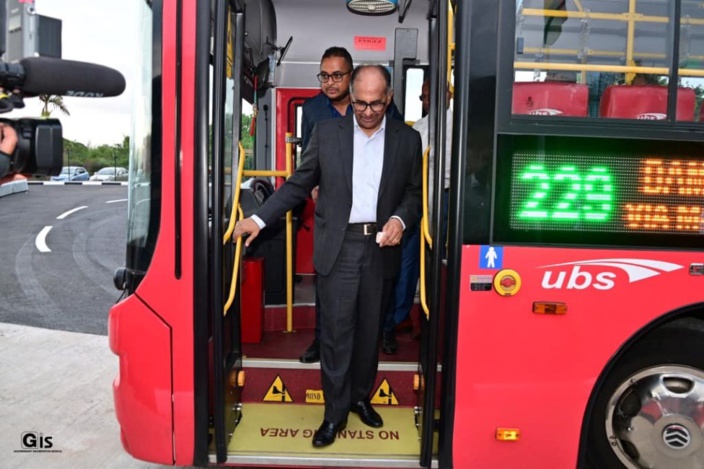 Alan Ganoo annonce l'acquisition de 200 bus électriques pour Rs 2 milliards 