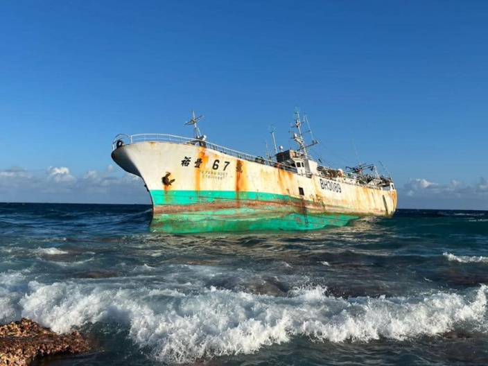 Le navire taïwanais Yu Feng no 67 abandonné à son sort dans les récifs de St Brandon