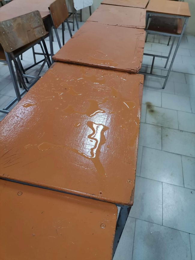 Collège à Flacq : L’eau de pluie s’infiltre dans une salle de classe 