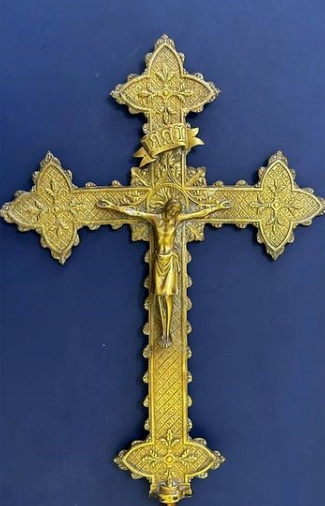 La Croix de la Paroisse Saint-Julien retrouvée : Un suspect connu des services de police interpellé