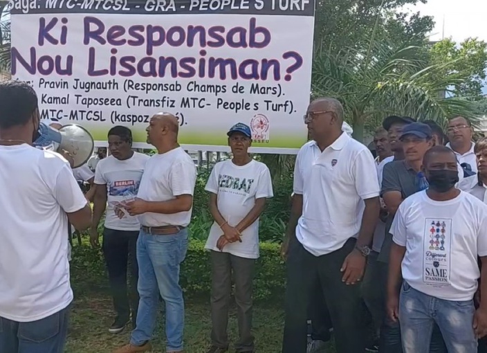Manifestation des employés de la MTCSL à Port-Louis