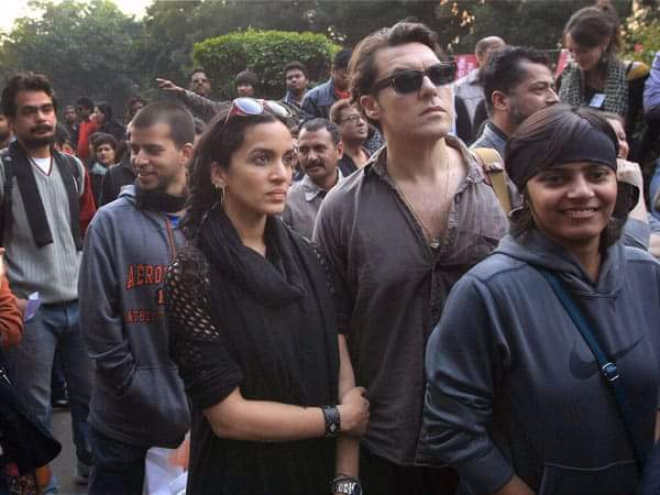 Anoushka Shankar aux côtés de son époux lors d'une manifestation de soutien à la communauté LGBT