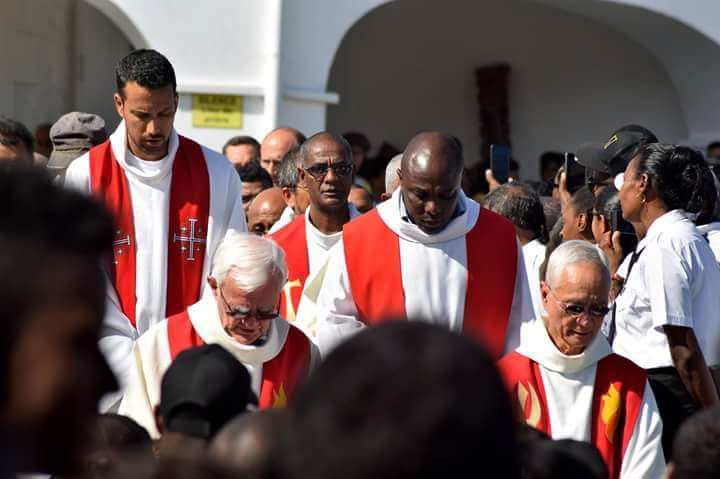 [Diaporama] Cardinal Maurice Piat a ordonné Yudesch Arnachellum, prêtre pour le diocèse de Port-Louis