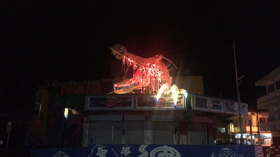 [Chinatown] Acte de vandalisme sur la sculpture en plastique du Dragon Tang Loon