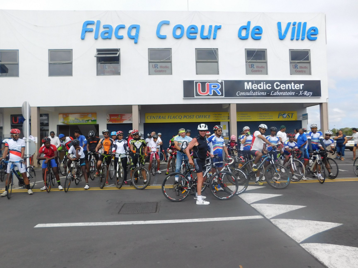 [Diaporama] Flacq Coeur de Ville : Balade à bicyclette en hommage aux disparus