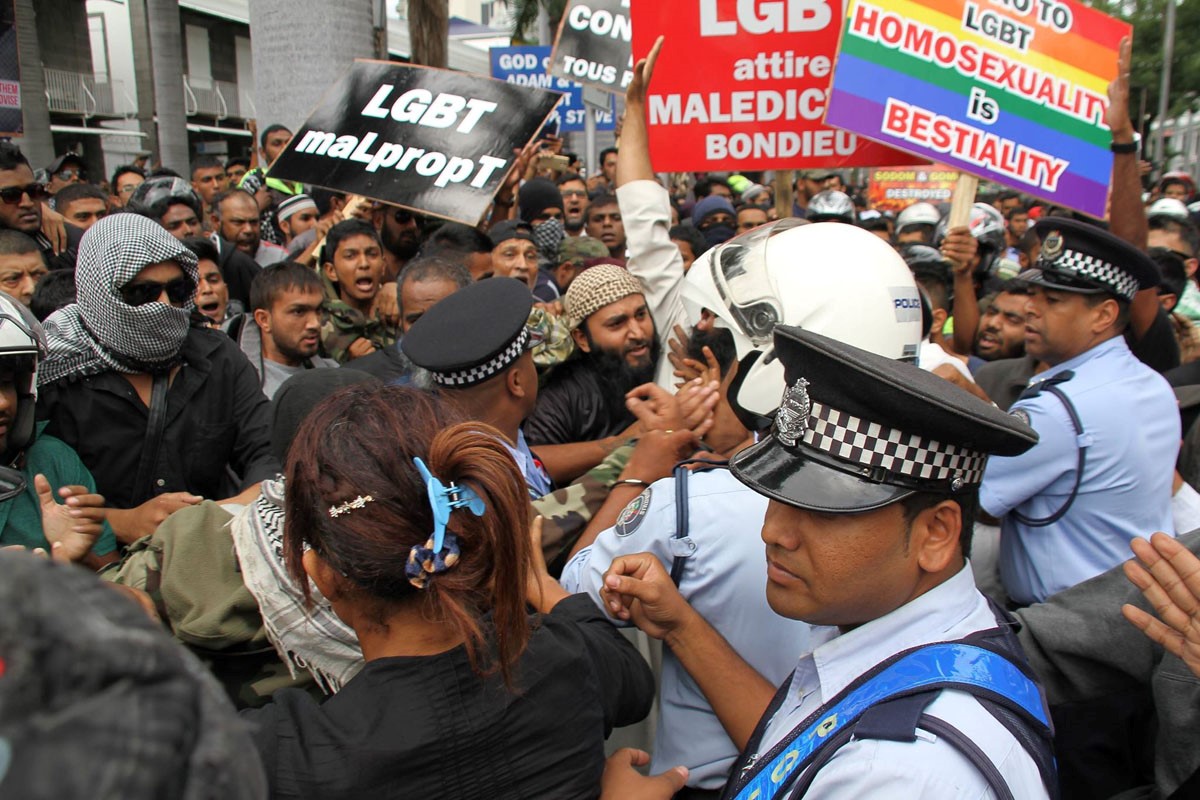 [Dossier] Manifestation illégale et anti-LGBT : Javed Meetoo reçoit un...avertissement 