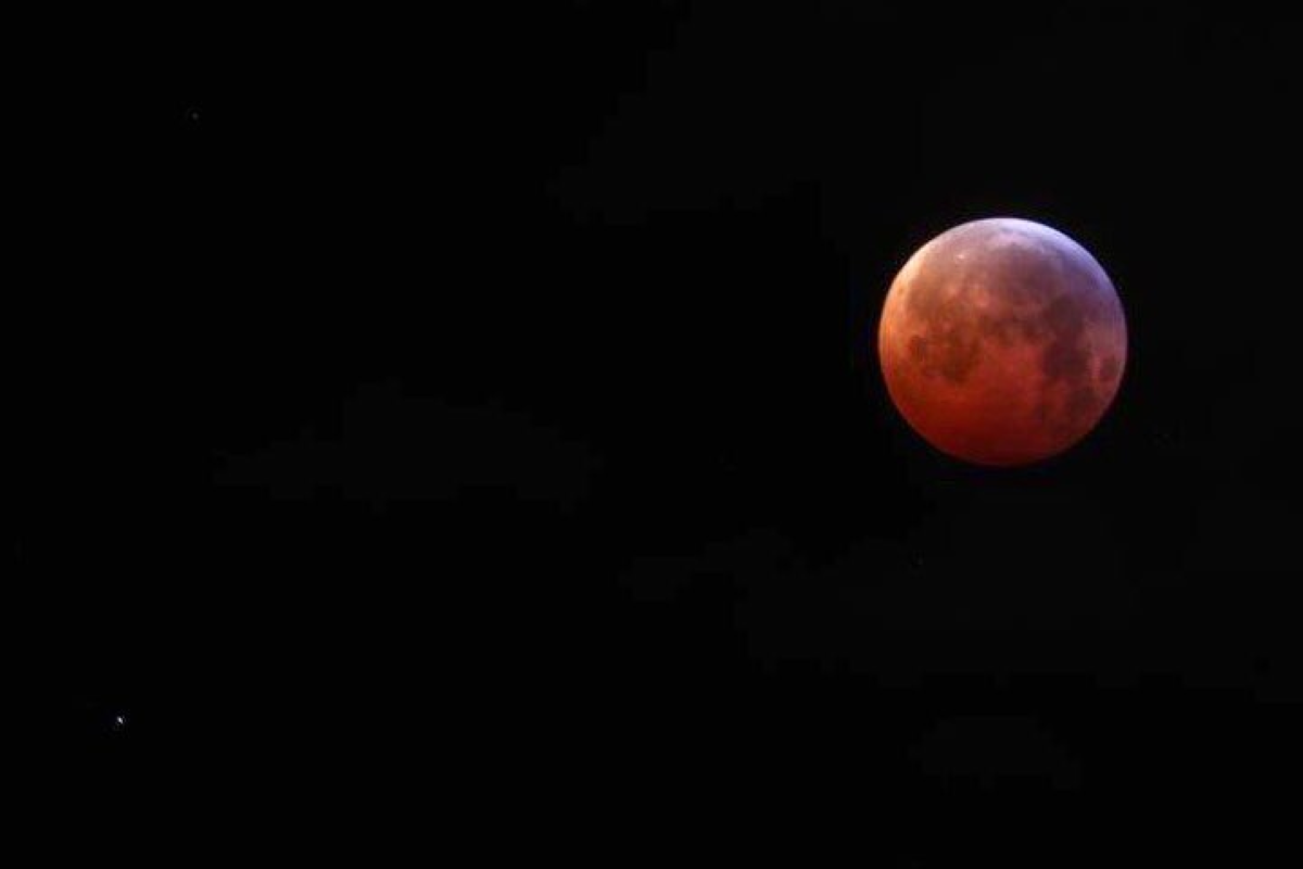 L'image du jour : Eclipse de Lune en Suisse par Jean Luc Mootoosamy