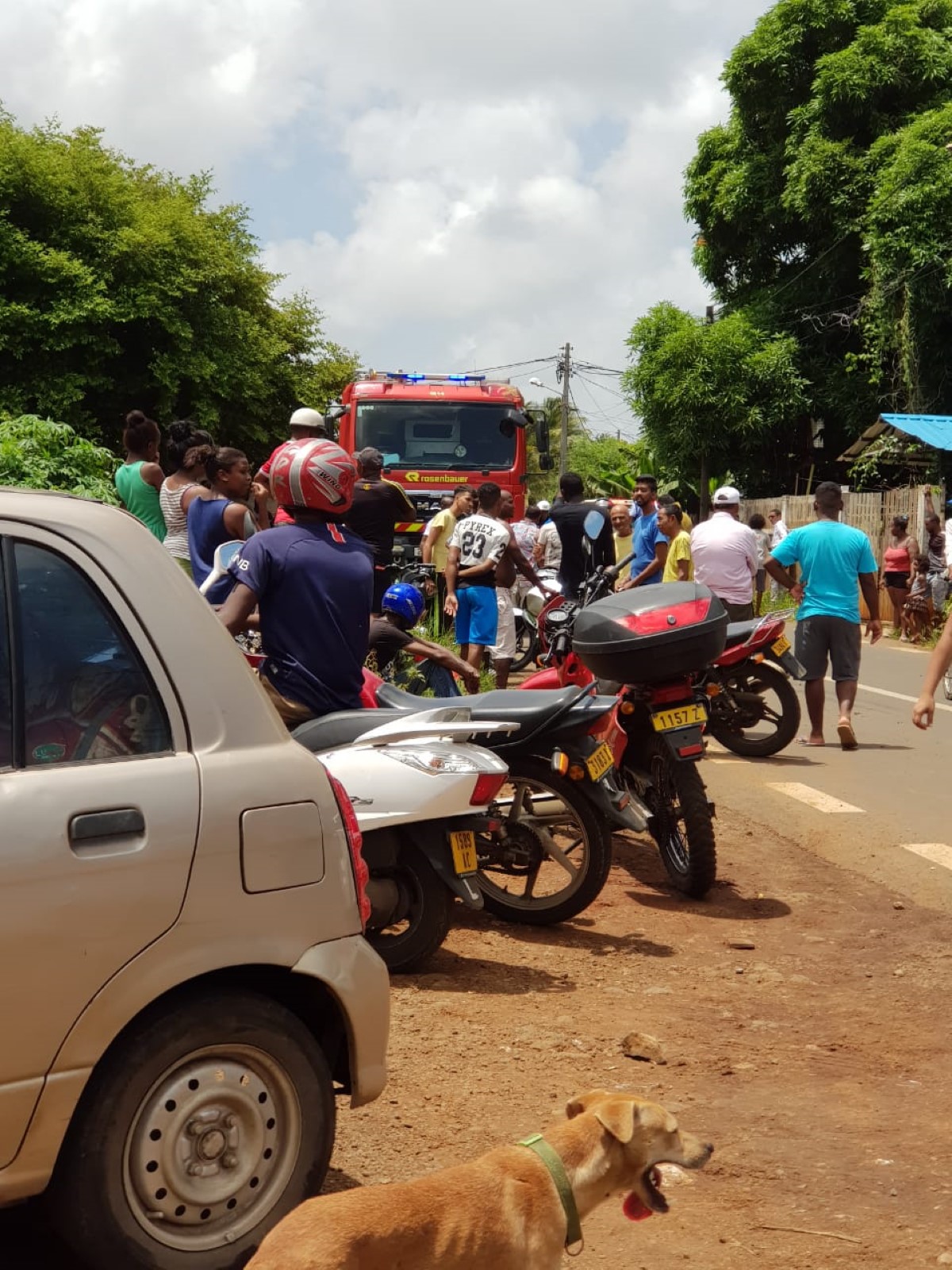 Une collision entre un camion et une moto à Triolet fait deux blessés