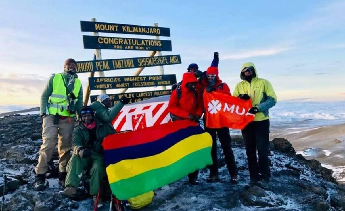7 Summits Africa : Xavier Koenig et Teshil Gangaram.