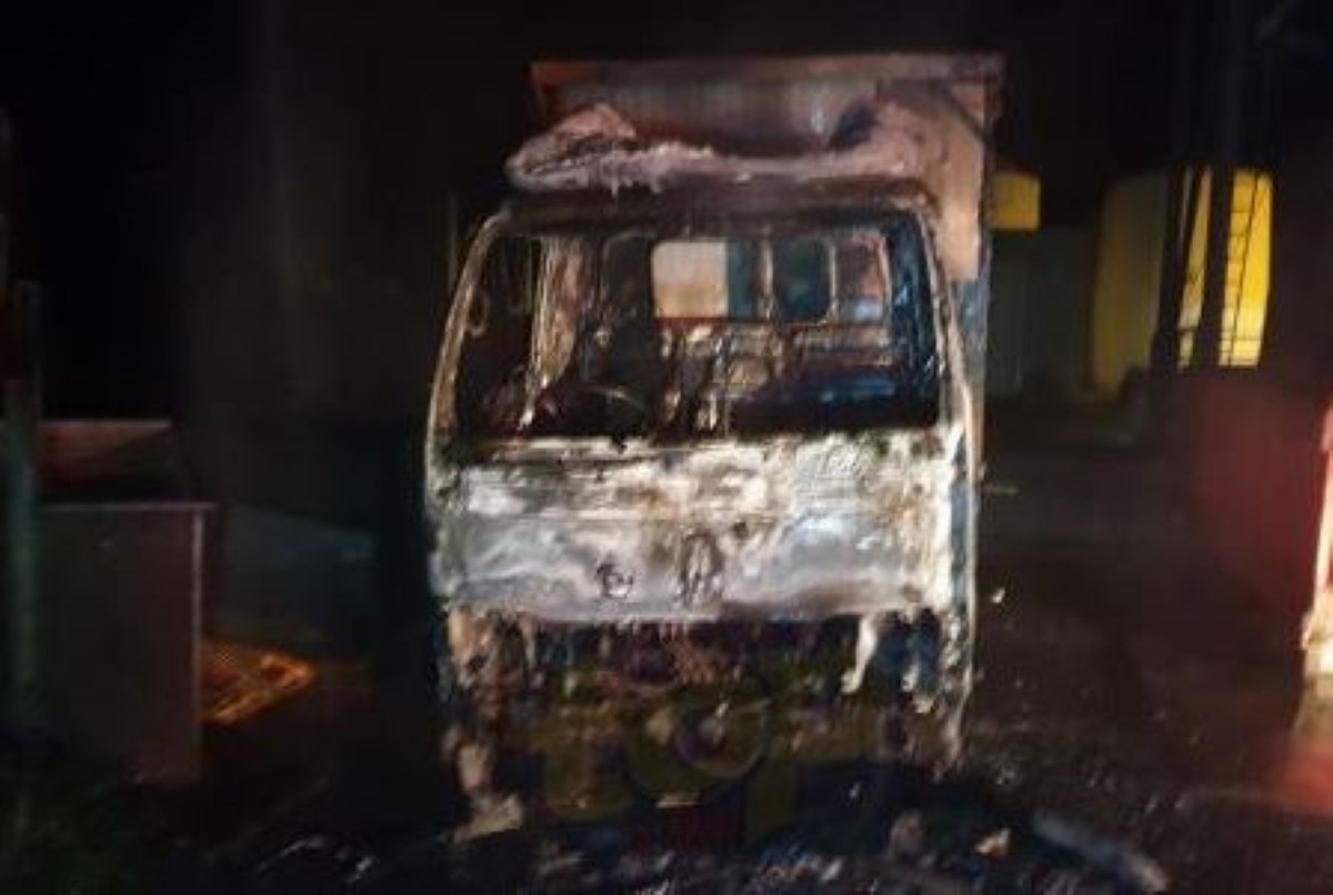 Bel Etang, Melrose : Un camion prend feu